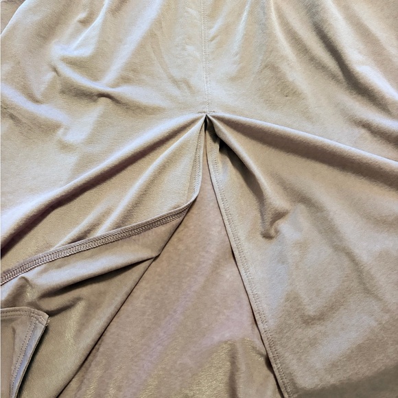 Lululemon split back training top - Picture 3 of 6